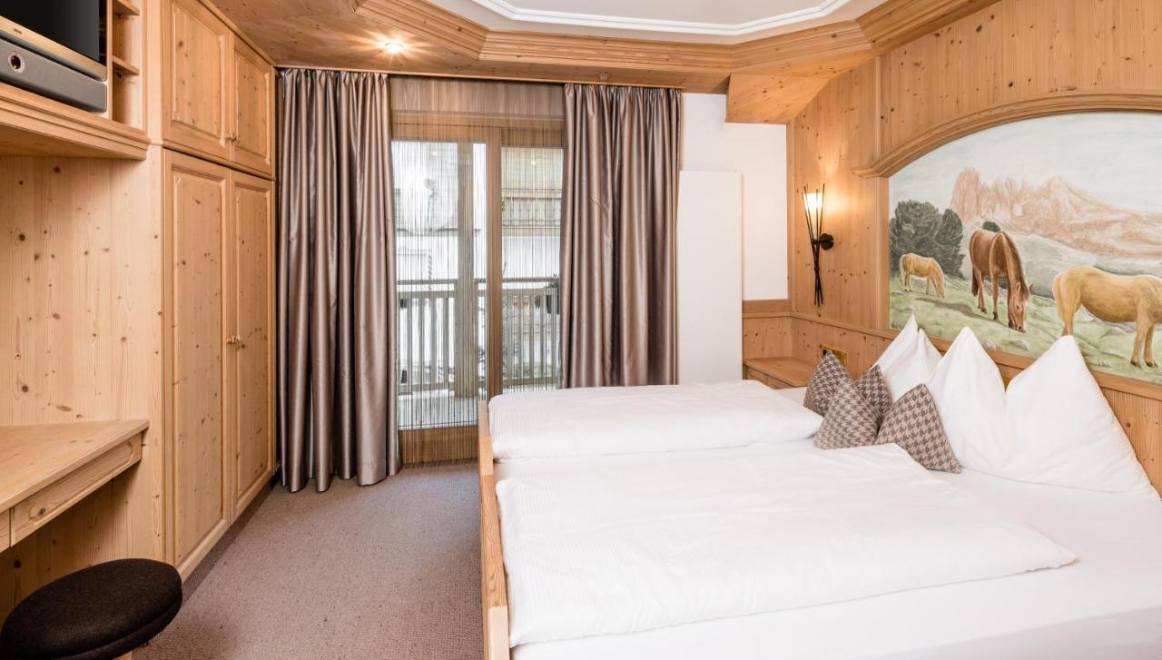 Apartments Villa Gardena - Gardenahotels 셀바디발가르디나 외부 사진