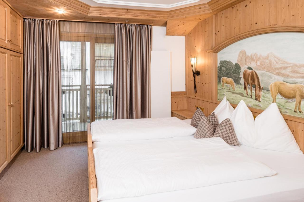 Apartments Villa Gardena - Gardenahotels 셀바디발가르디나 외부 사진