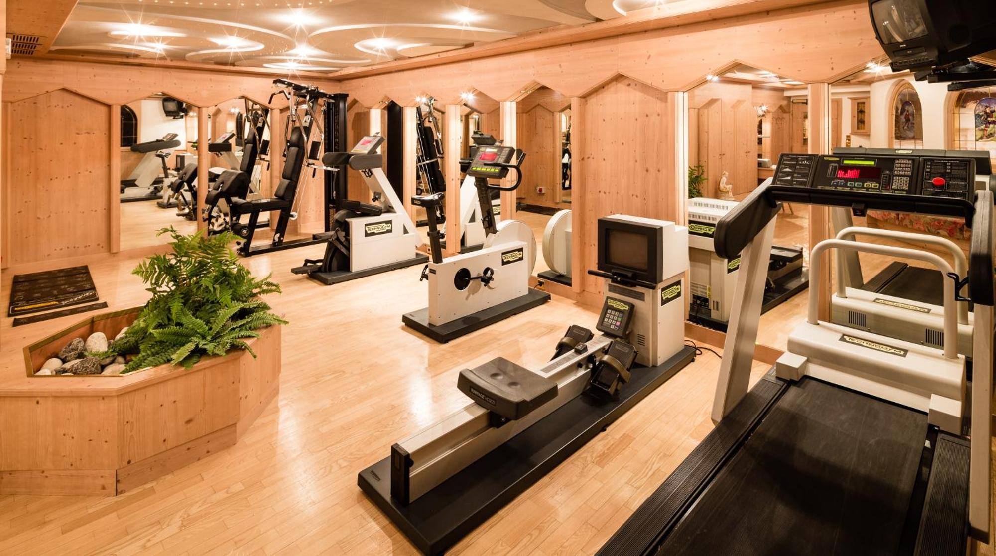 Apartments Villa Gardena - Gardenahotels 셀바디발가르디나 외부 사진